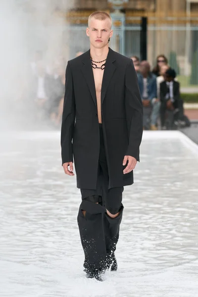 Look 50